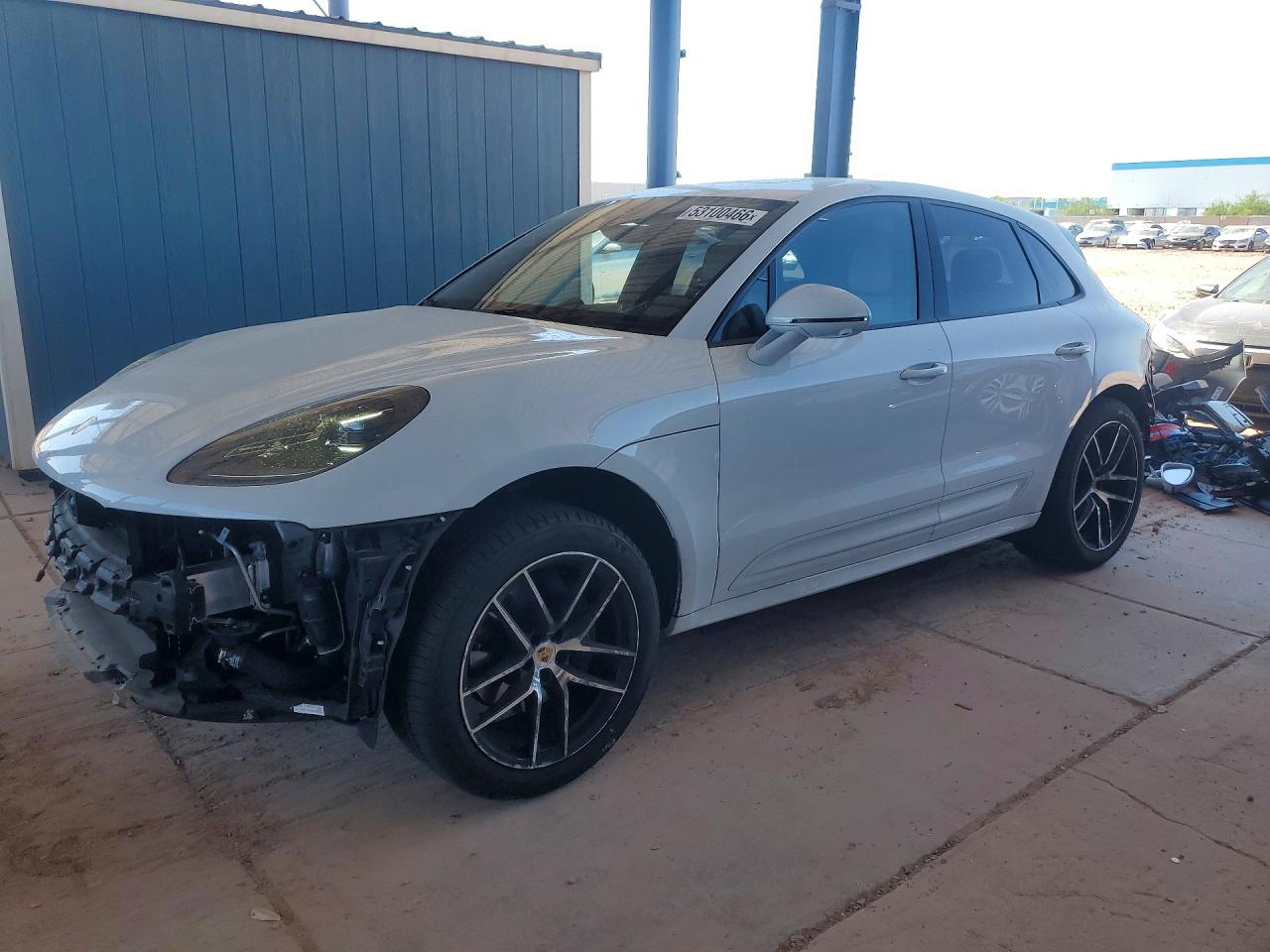 Salvage Porsche Macan Image