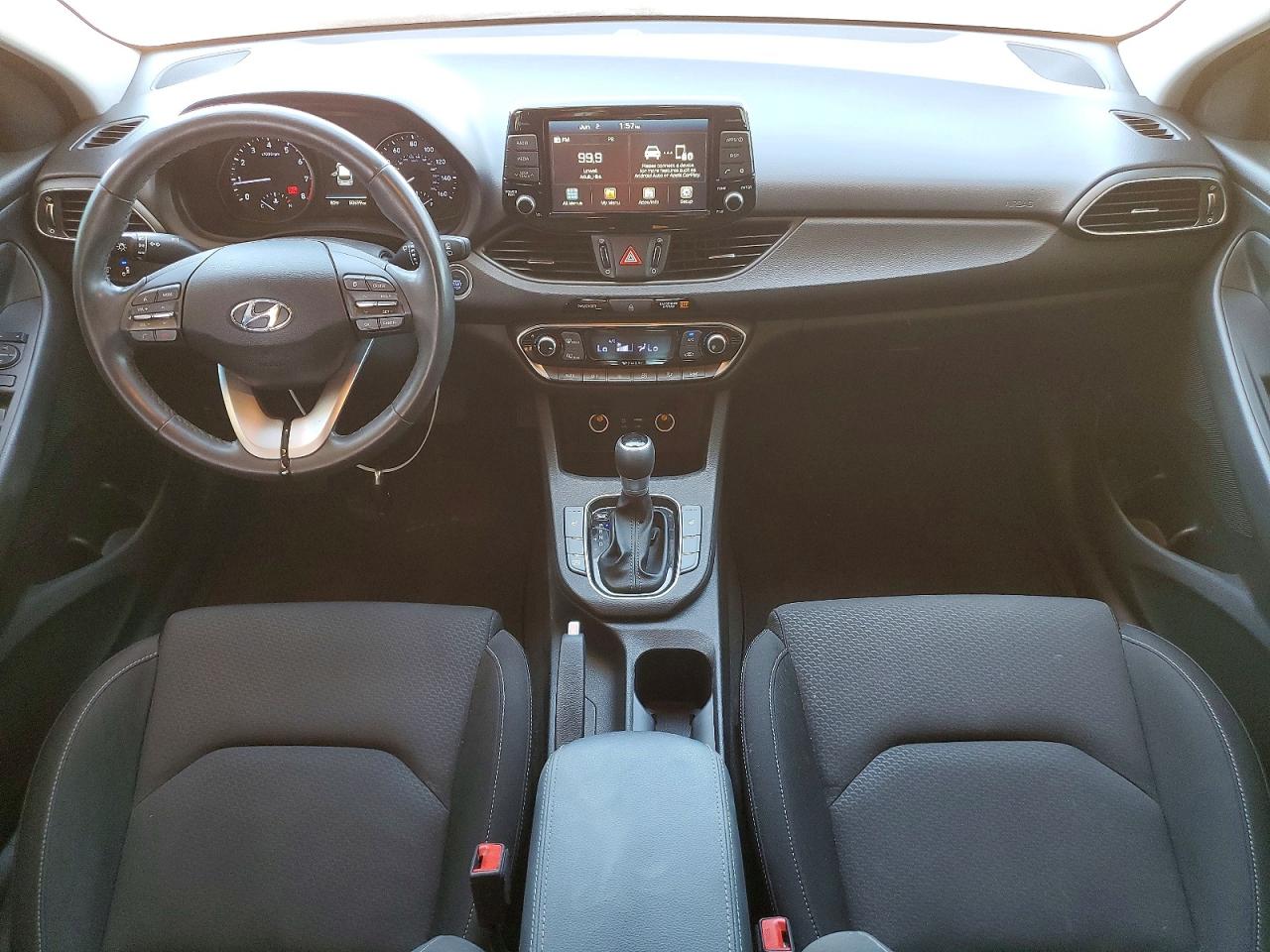 Hyundai ELANTRA Base