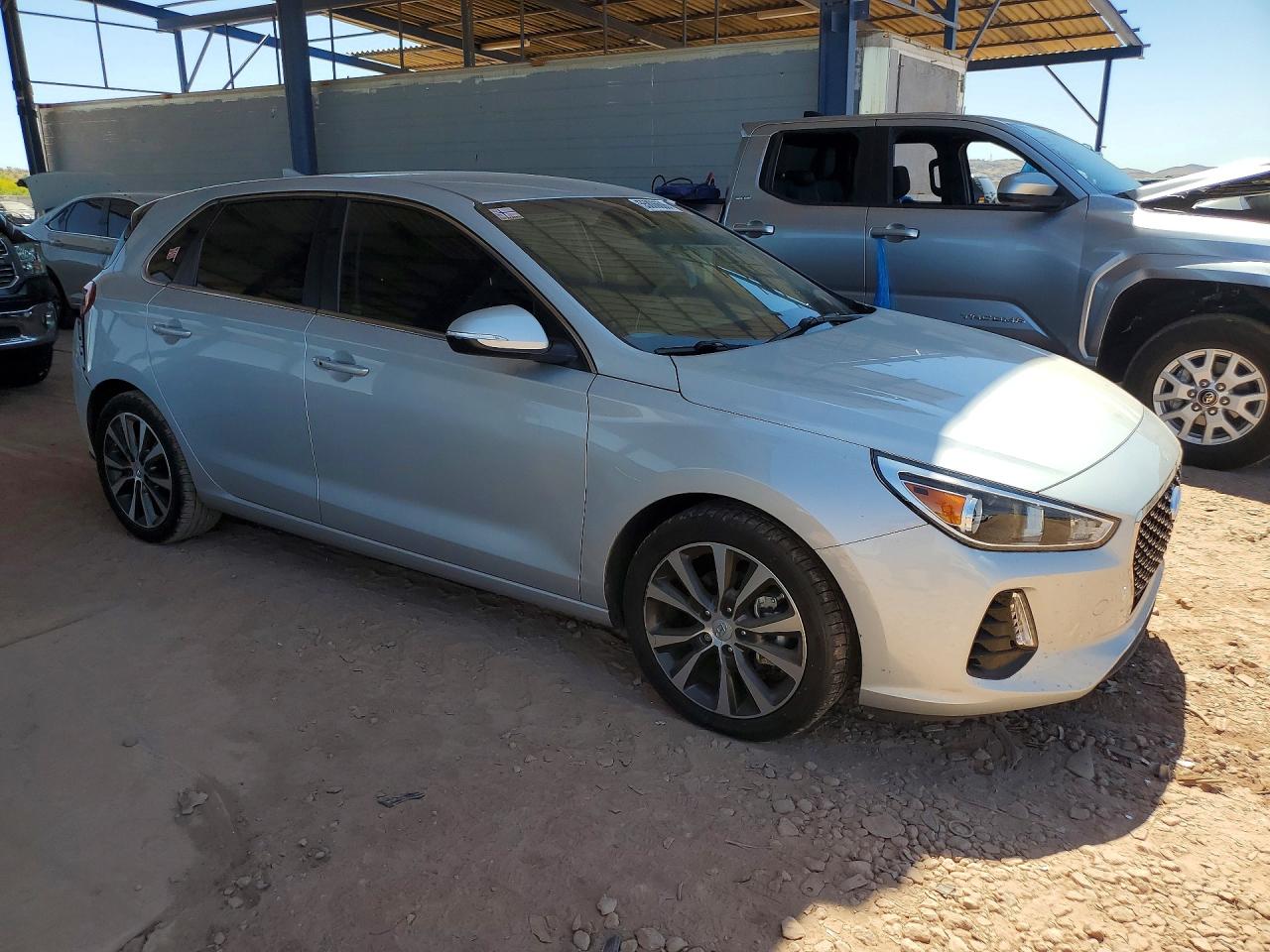Hyundai ELANTRA Base