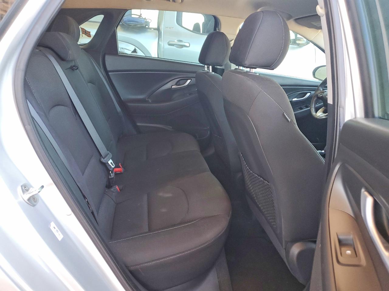 Hyundai ELANTRA Base