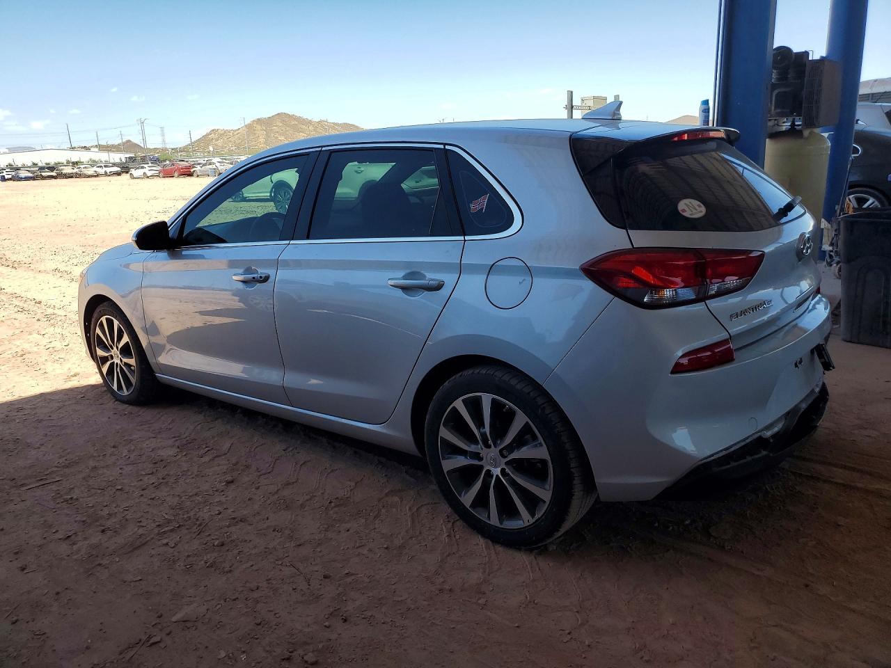 Hyundai ELANTRA Base