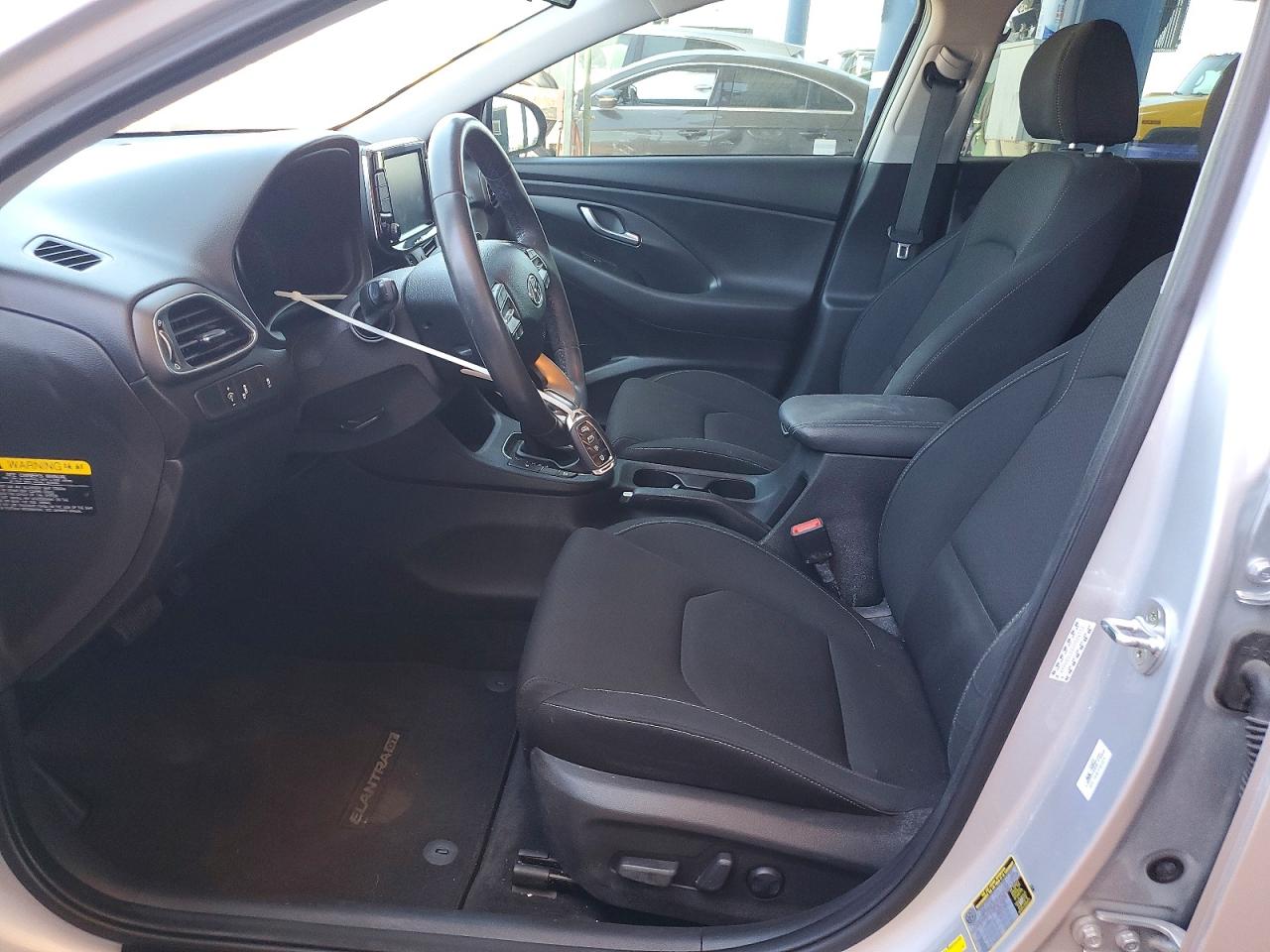 Hyundai ELANTRA Base