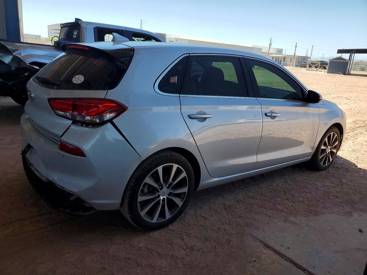 Hyundai ELANTRA Base