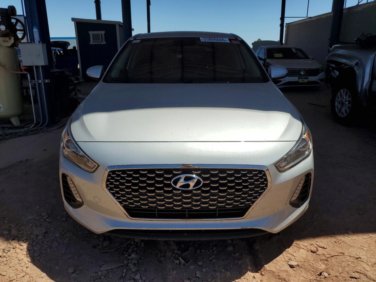 Hyundai ELANTRA Base