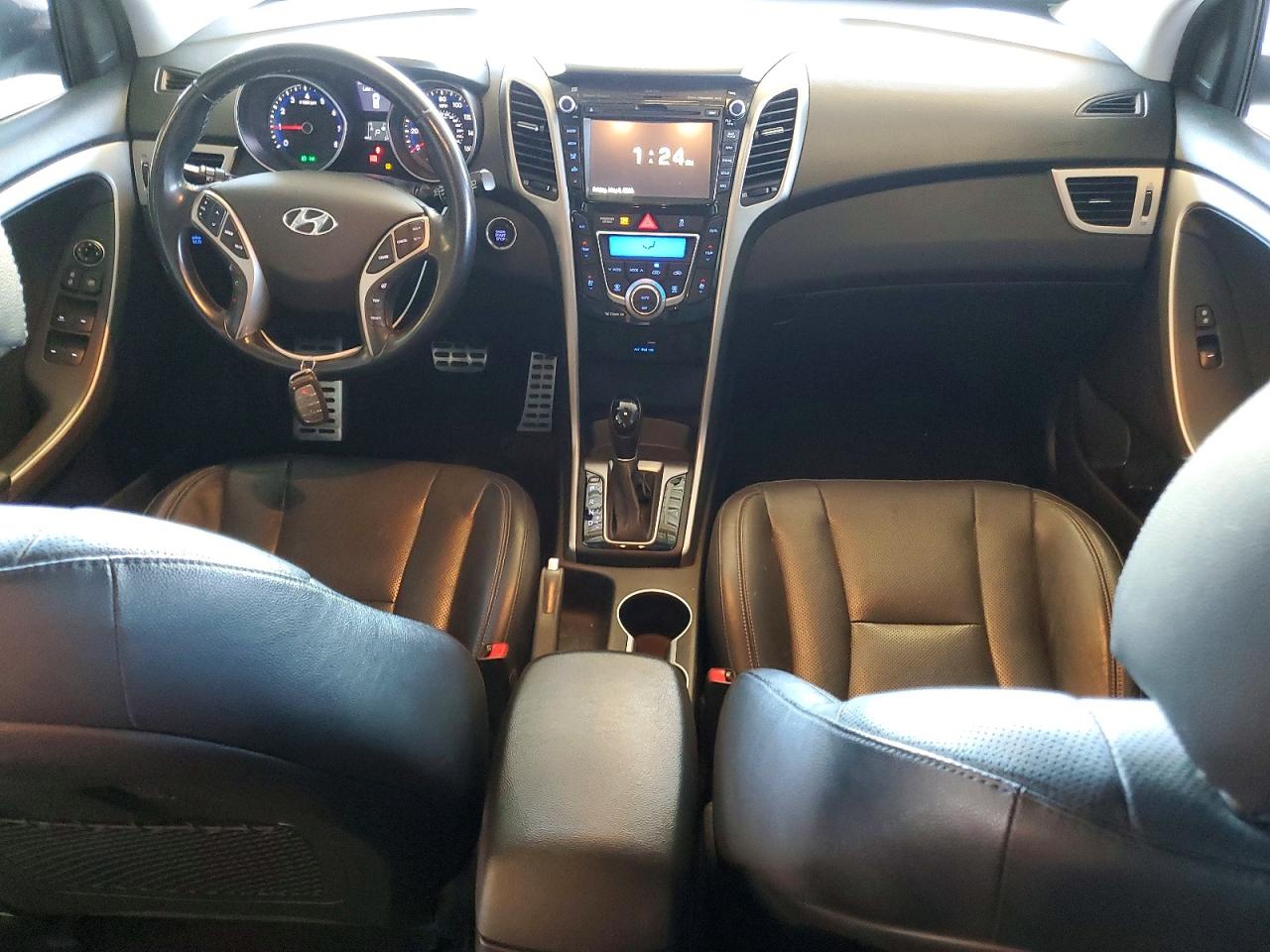 Hyundai ELANTRA Base