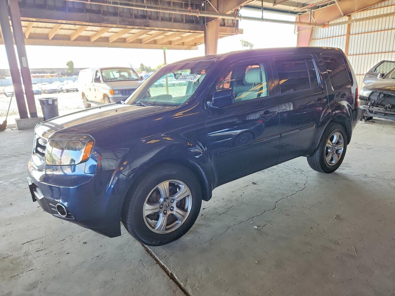 Salvage Honda Pilot Image