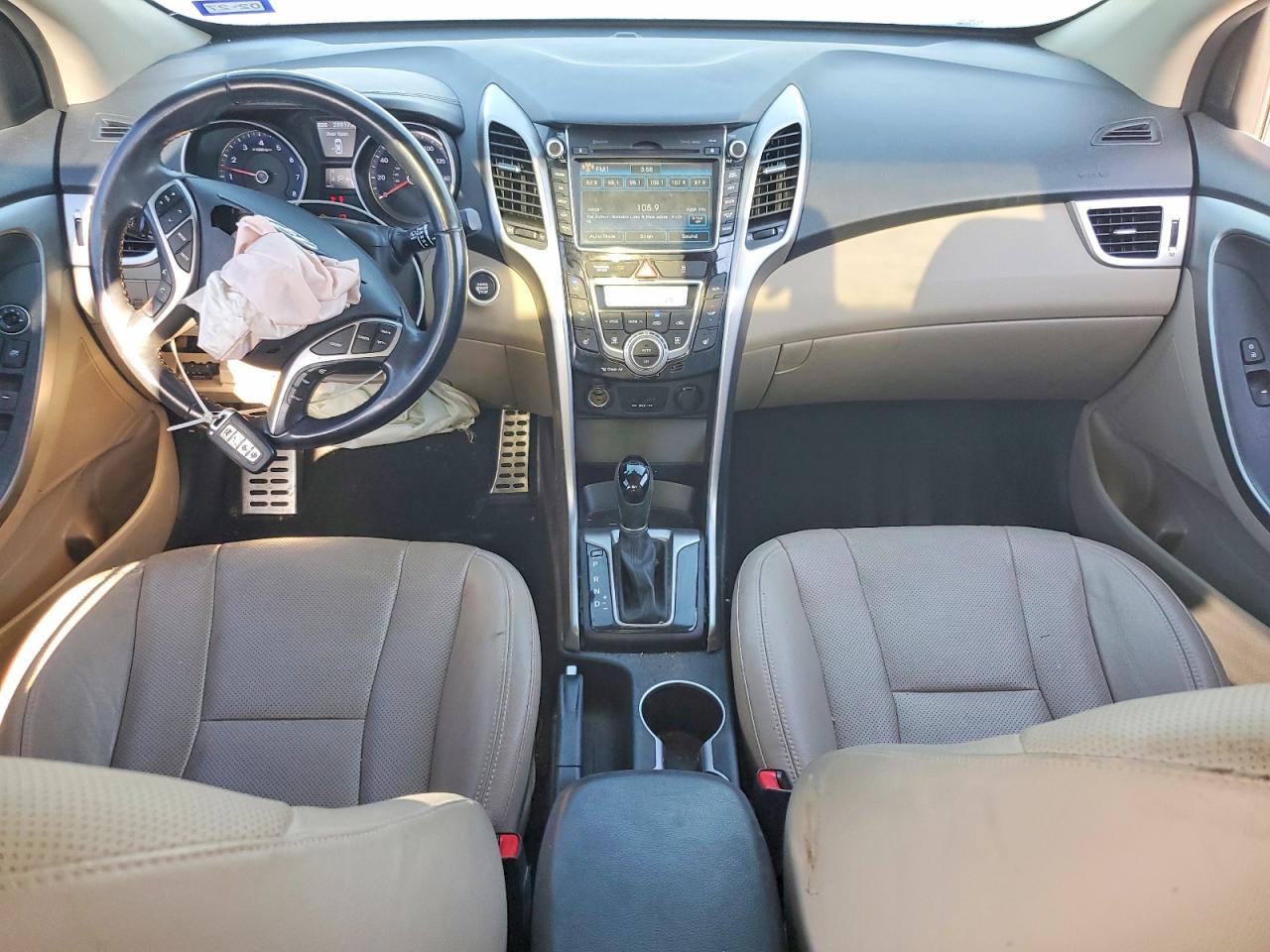 Hyundai ELANTRA Base
