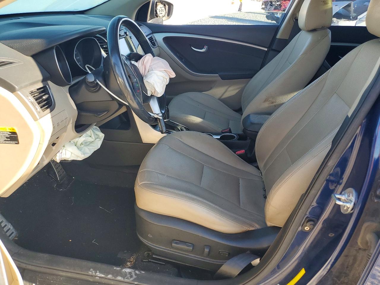 Hyundai ELANTRA Base