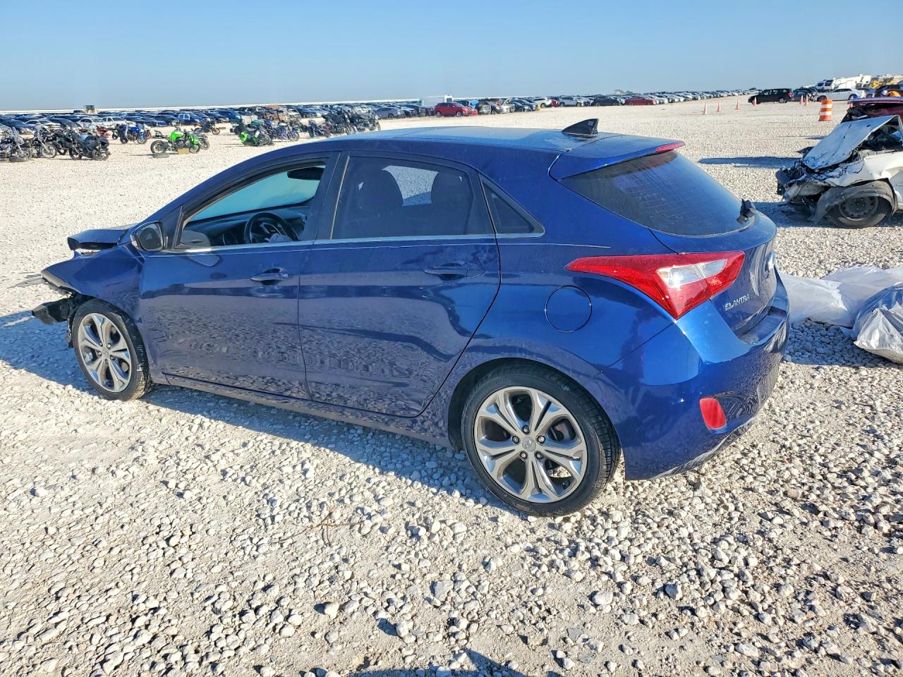 Hyundai ELANTRA Base