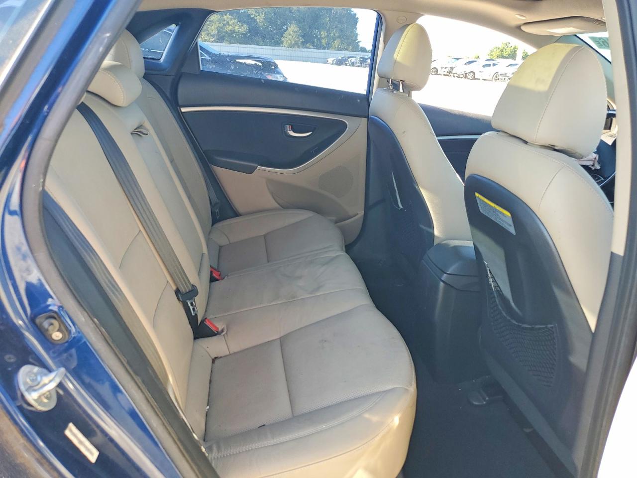 Hyundai ELANTRA Base