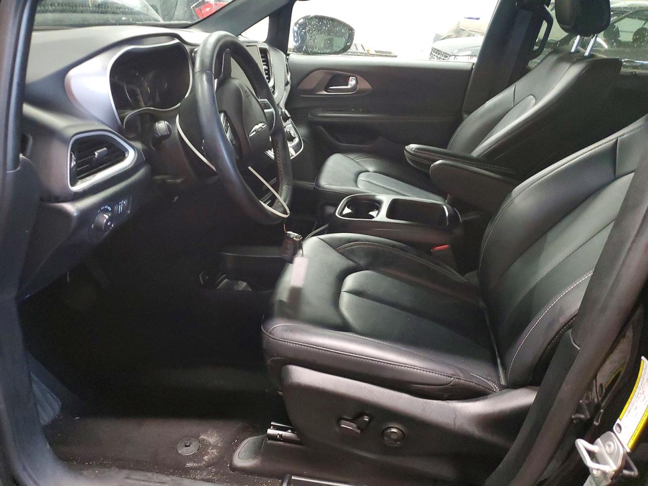 Chrysler Pacifica Select