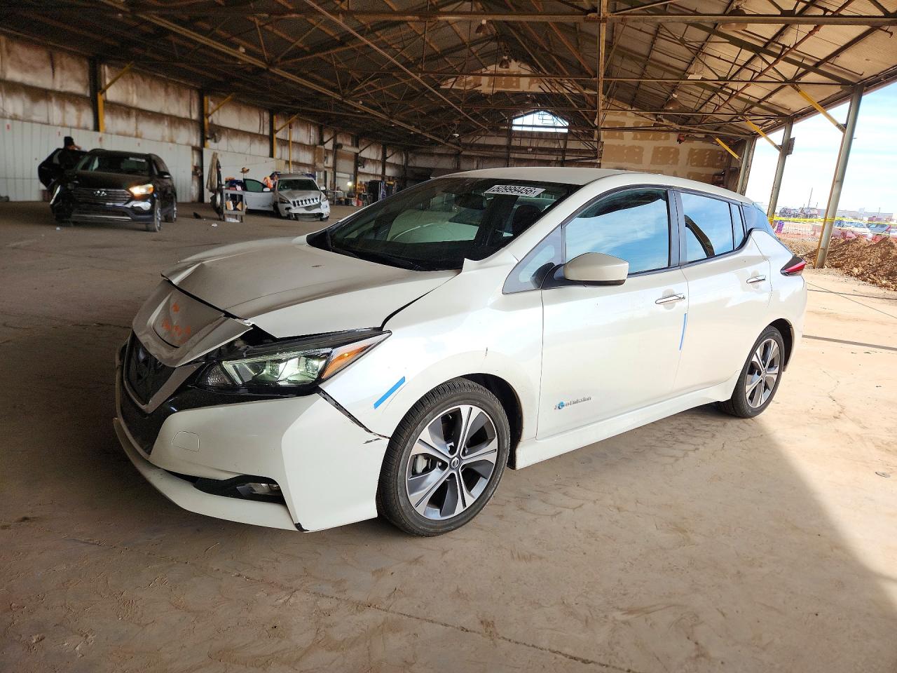 Salvage Nissan LEAF Image