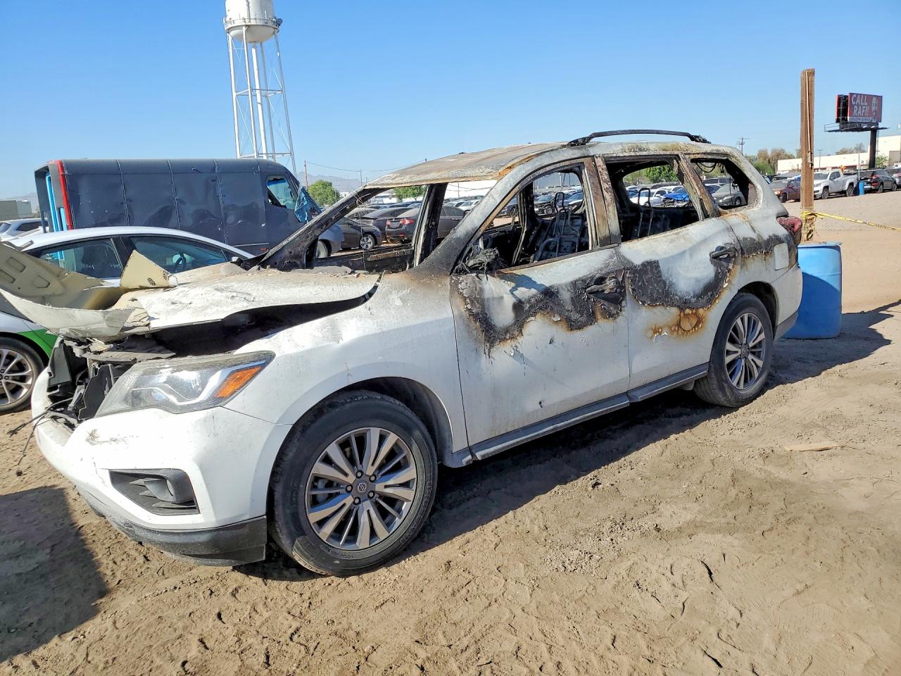 Salvage Nissan Pathfinder Image