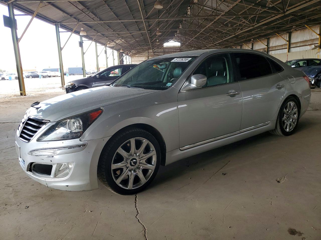 Salvage Hyundai Equus Image