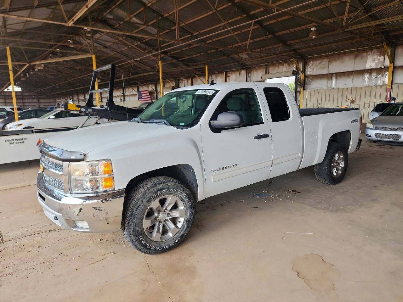 Salvage Chevrolet Silverado Image