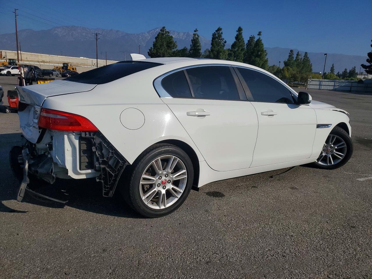 Jaguar XE Premium