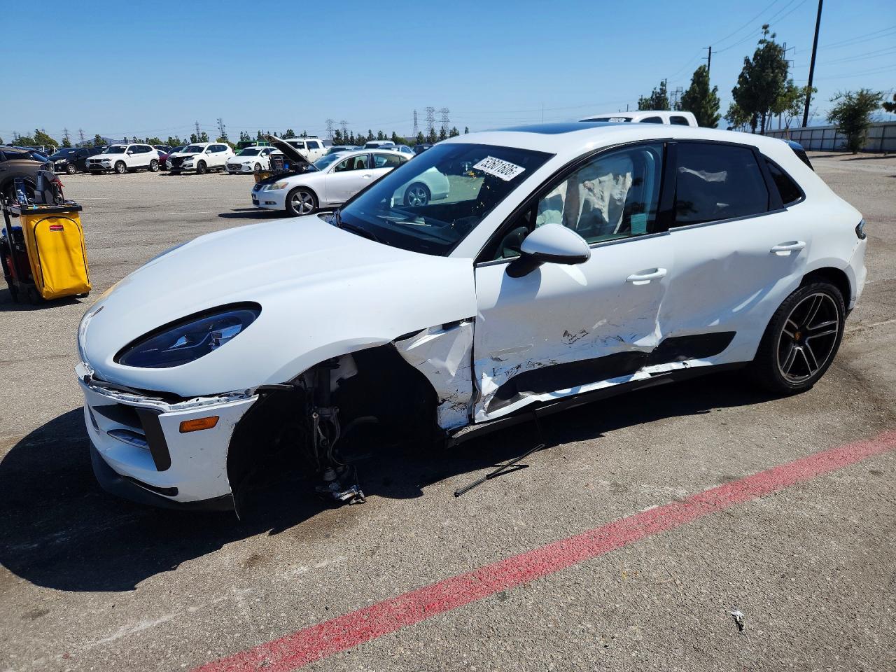 Salvage Porsche Macan Image