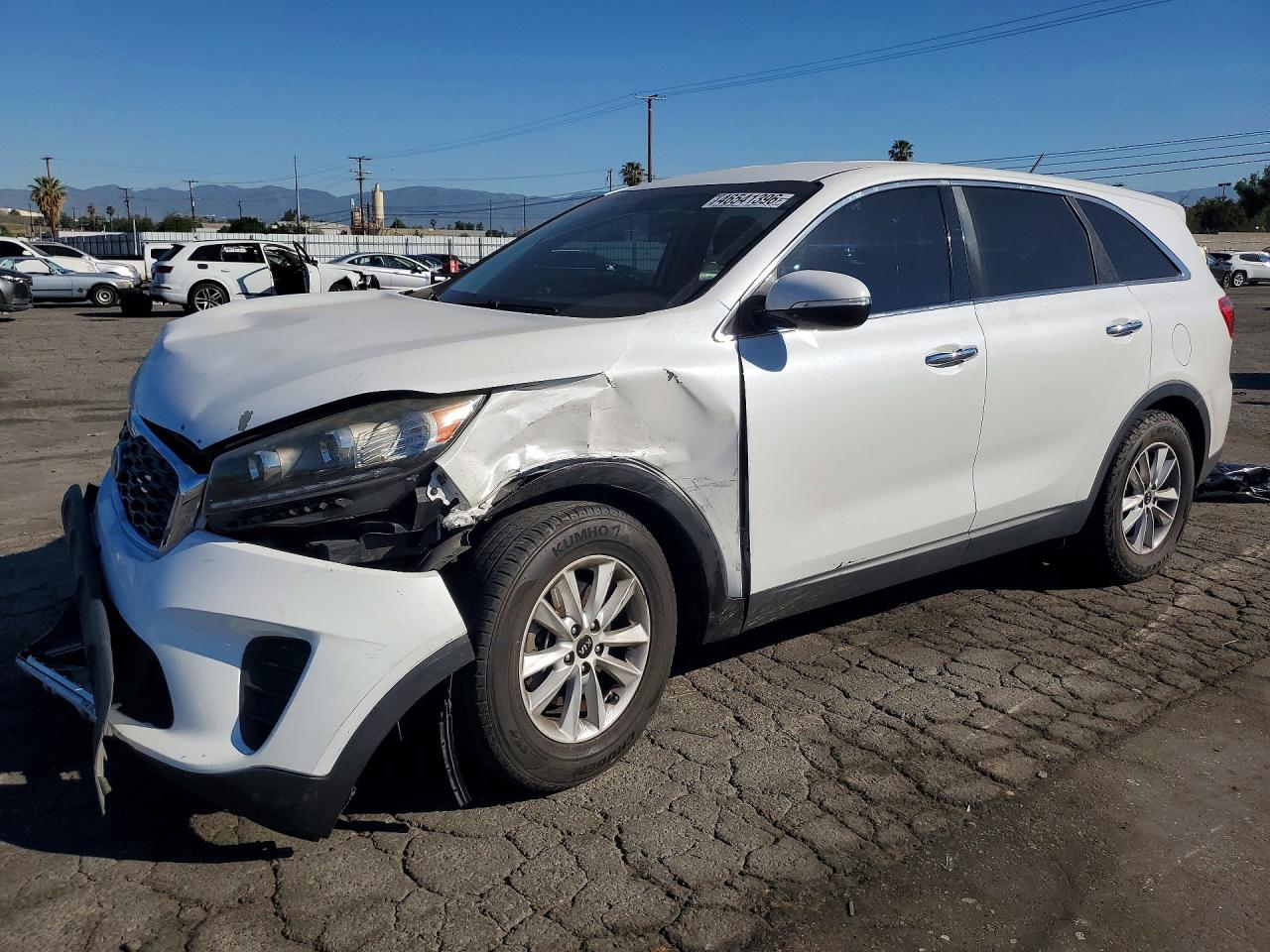 Salvage Kia Sorento Image
