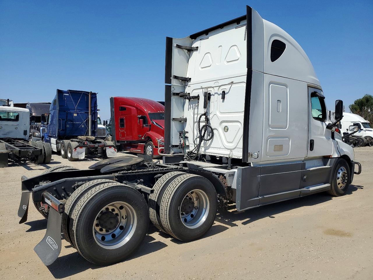 Freightliner Cascadia 126