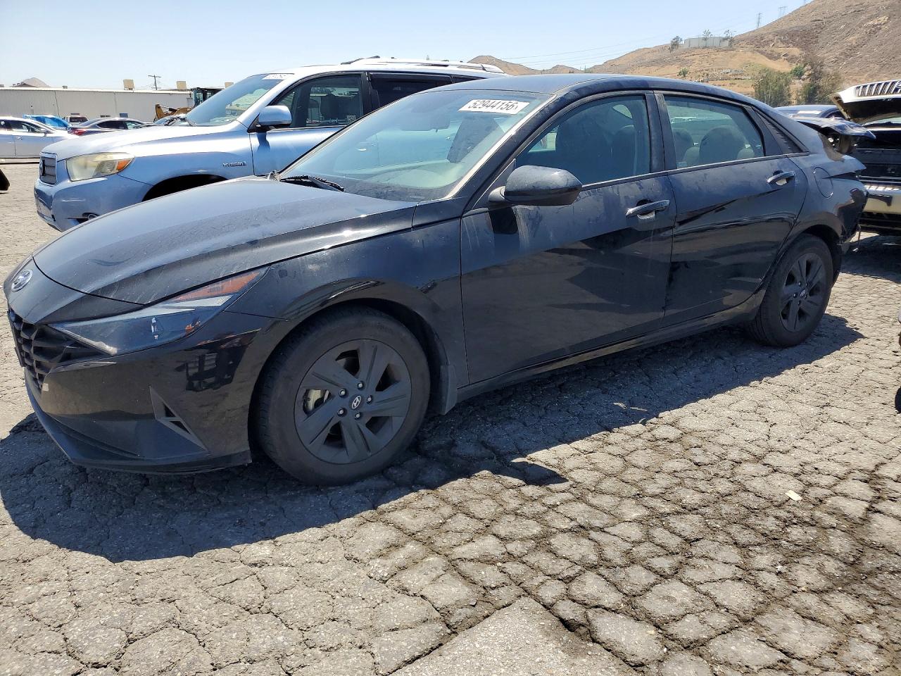 Salvage Hyundai ELANTRA Image