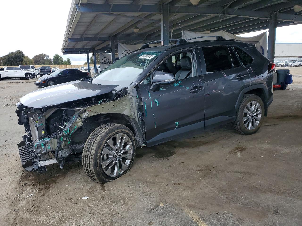 Salvage Toyota RAV4 Image