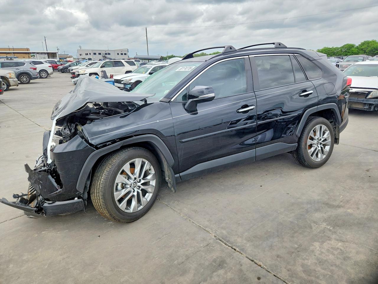 Salvage Toyota RAV4 Image