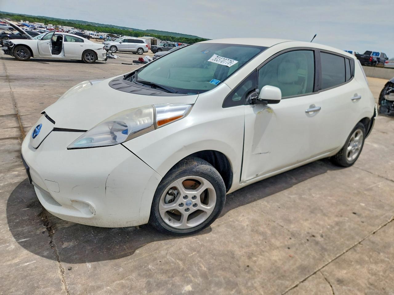 Salvage Nissan LEAF Image