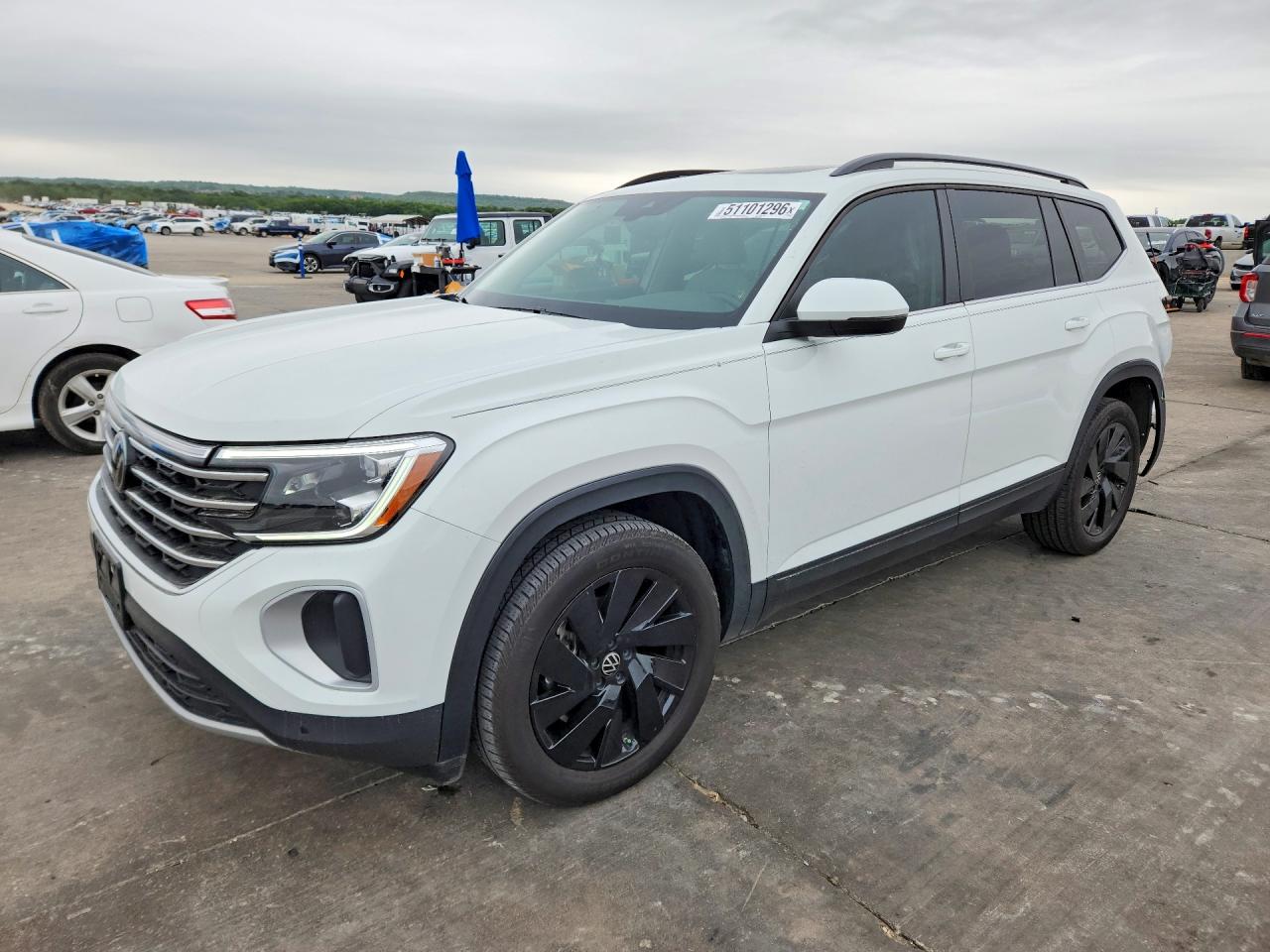 Salvage Volkswagen Atlas Image