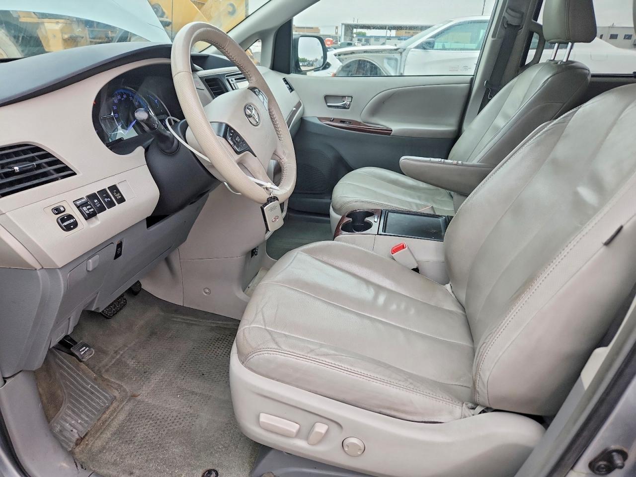 Toyota Sienna Xle 8-passenger