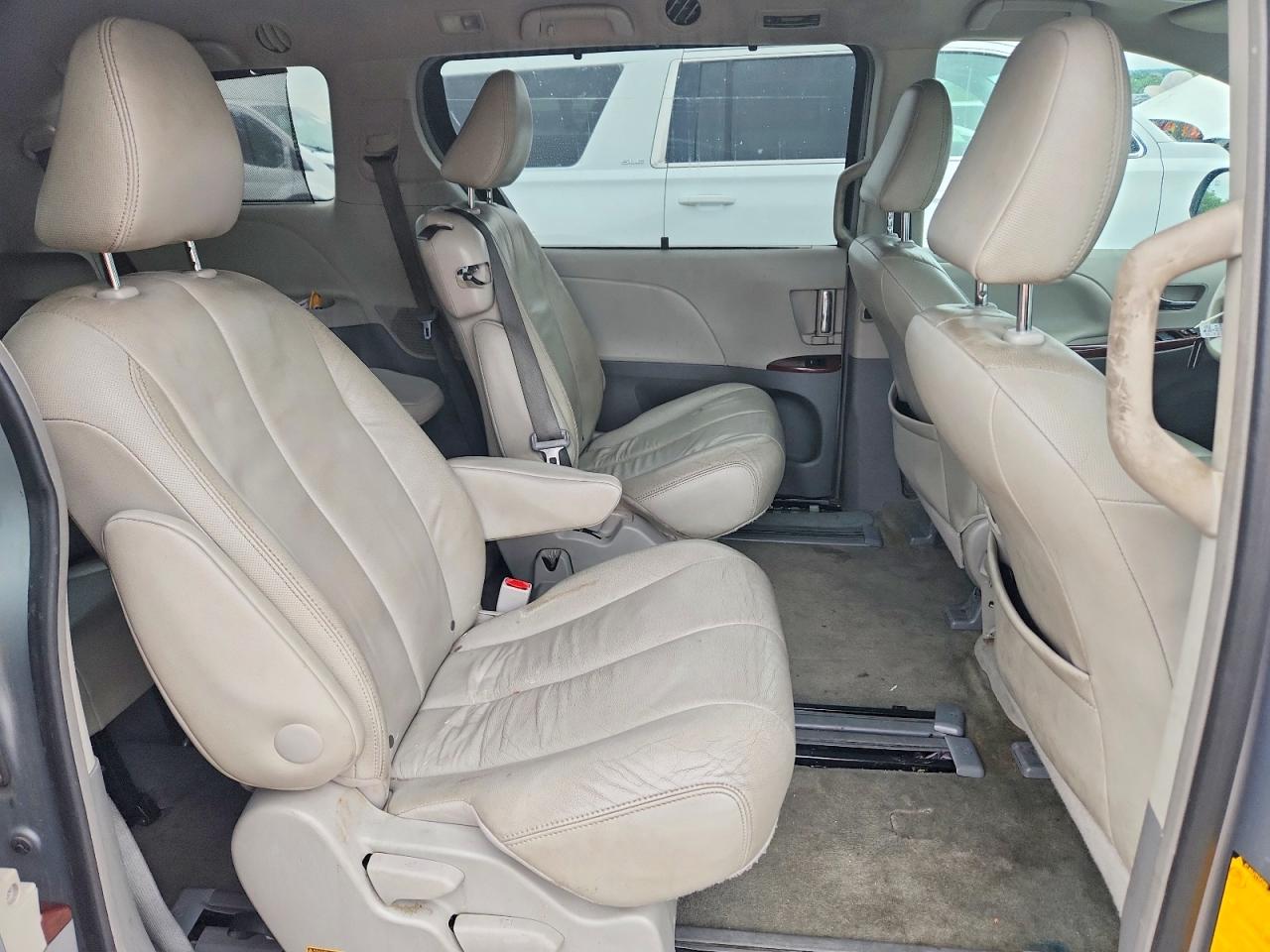 Toyota Sienna Xle 8-passenger