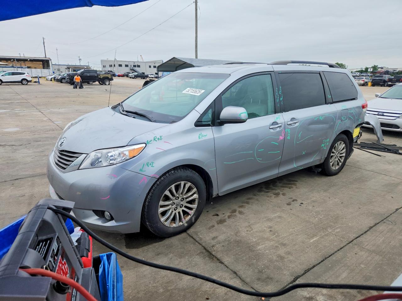 Salvage Toyota Sienna Image