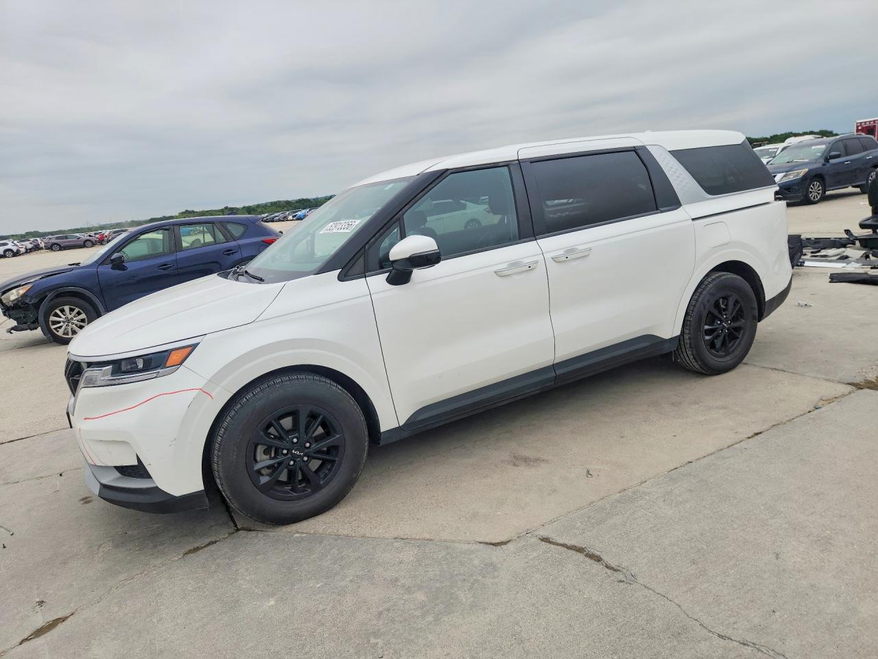Salvage Kia Sedona Image
