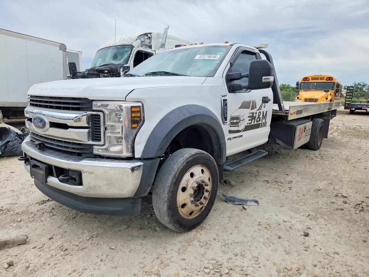 Salvage Ford F-550 Image