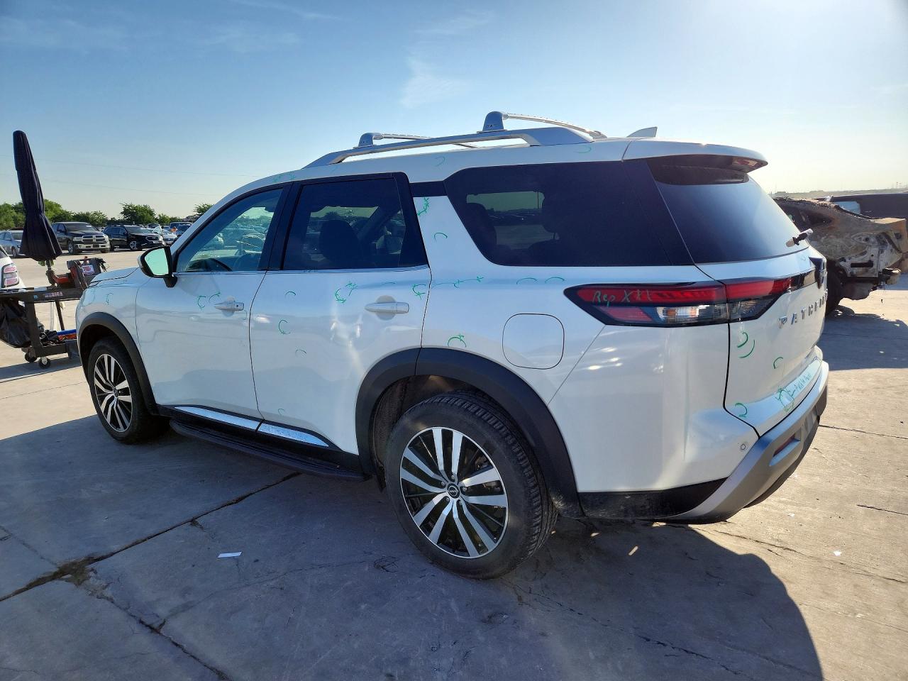 Nissan Pathfinder Platinum