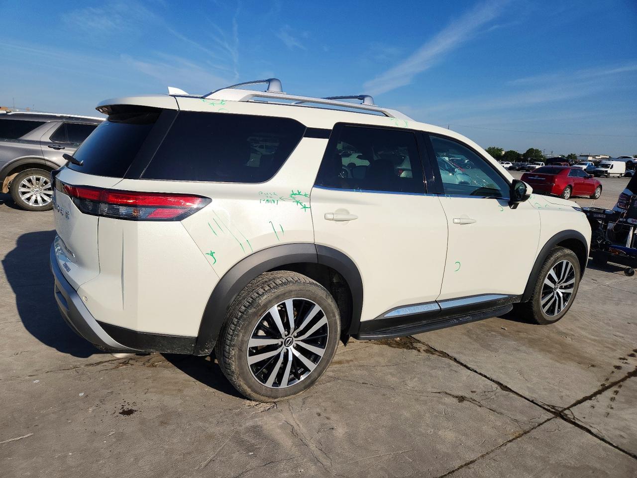 Nissan Pathfinder Platinum