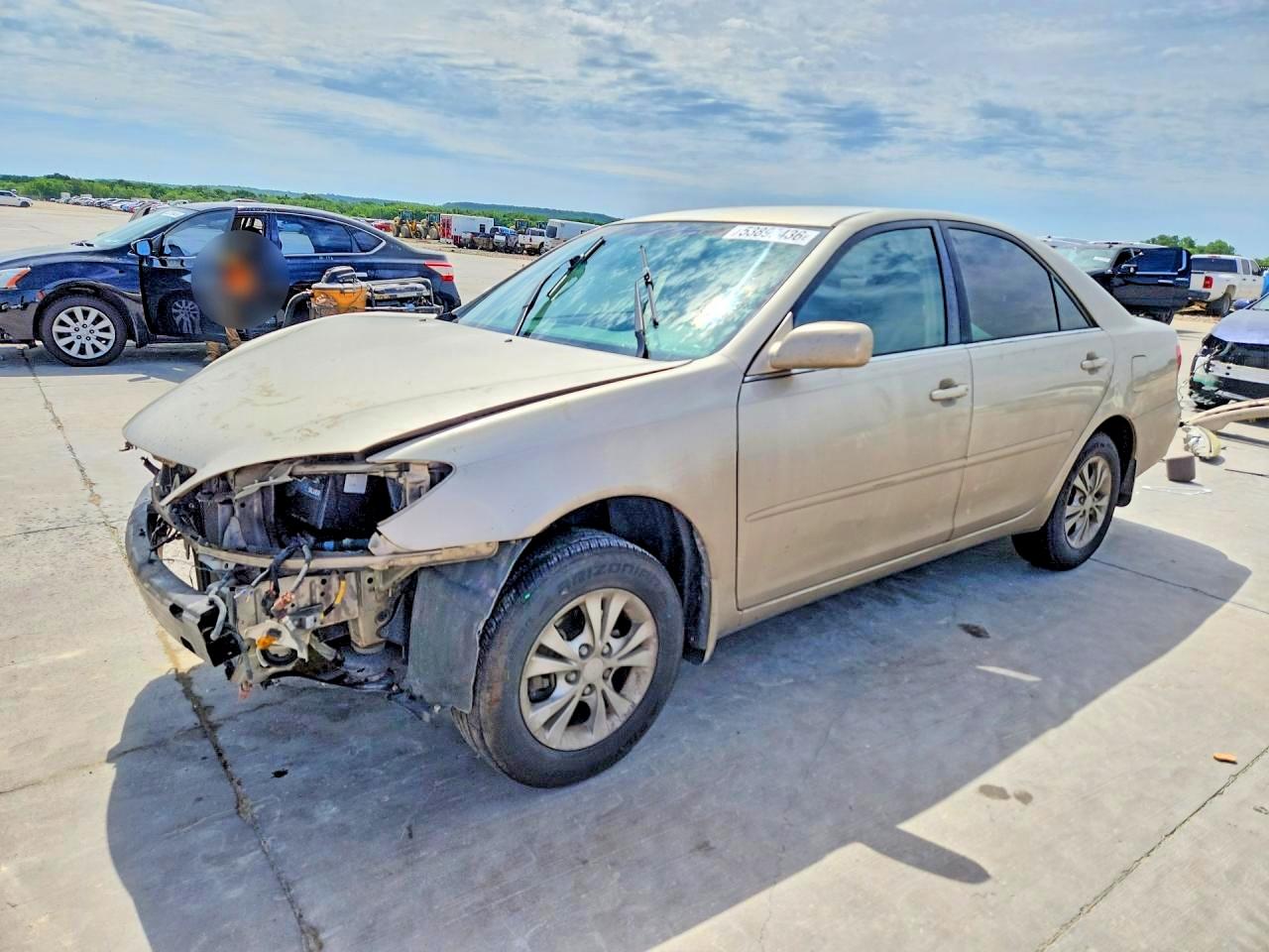 Salvage Toyota Camry Image