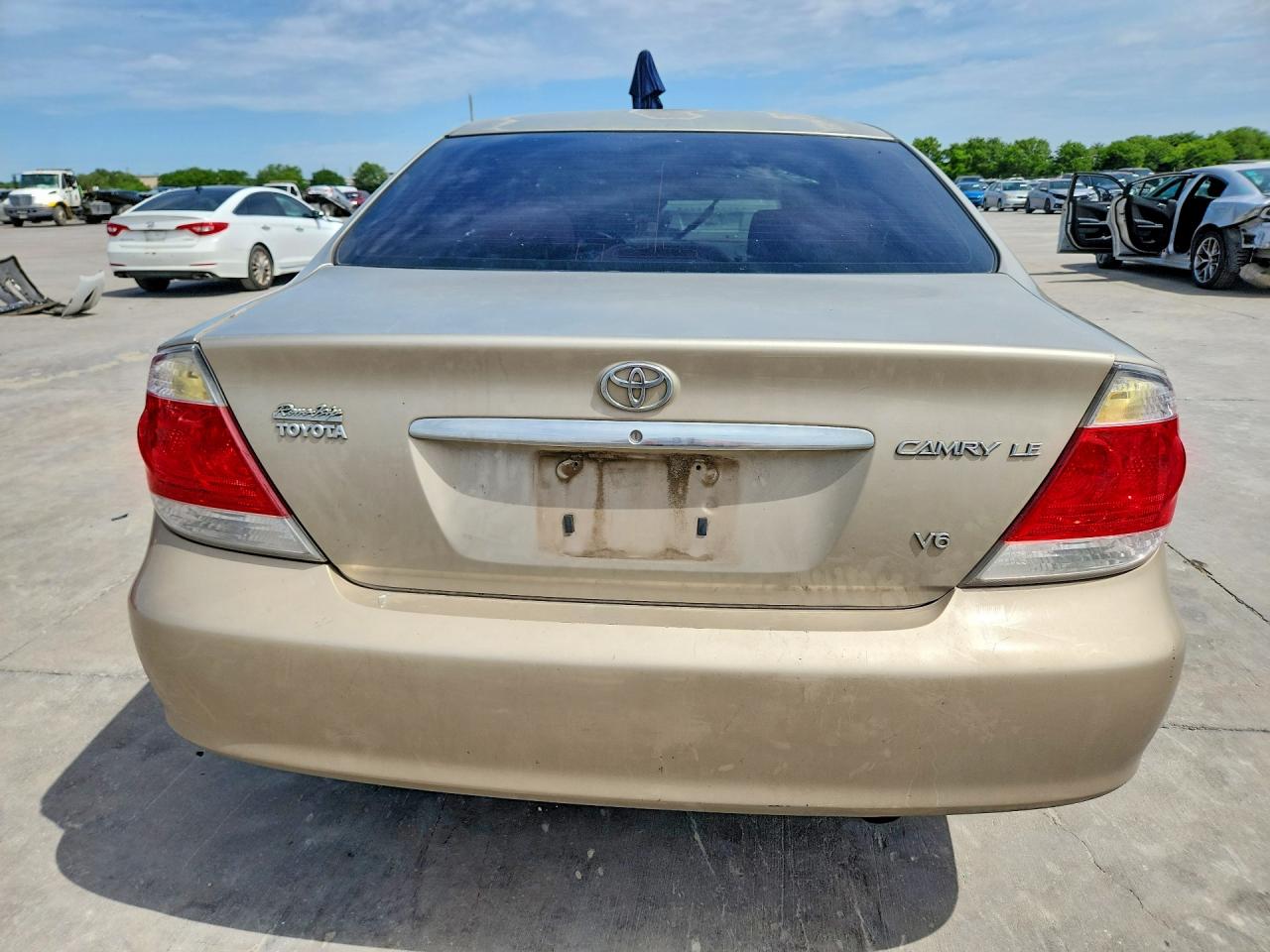 Toyota Camry Le V6