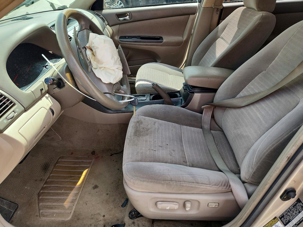 Toyota Camry Le V6