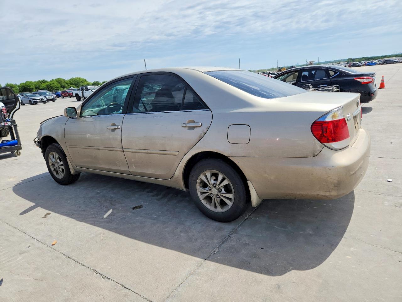 Toyota Camry Le V6