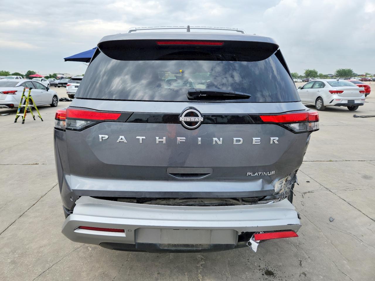 Nissan Pathfinder Platinum