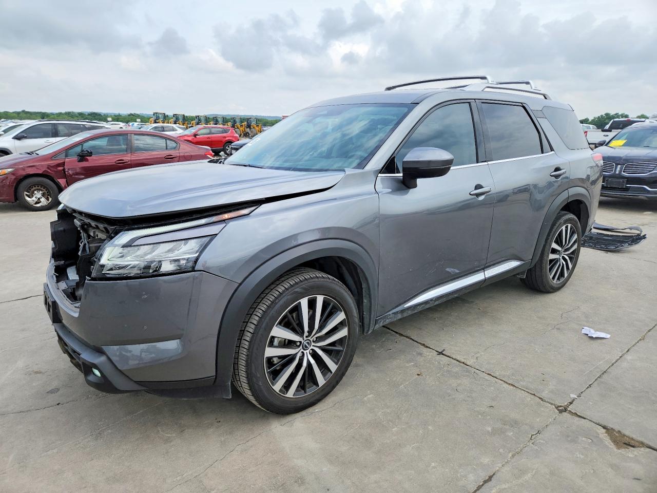 Salvage Nissan Pathfinder Image