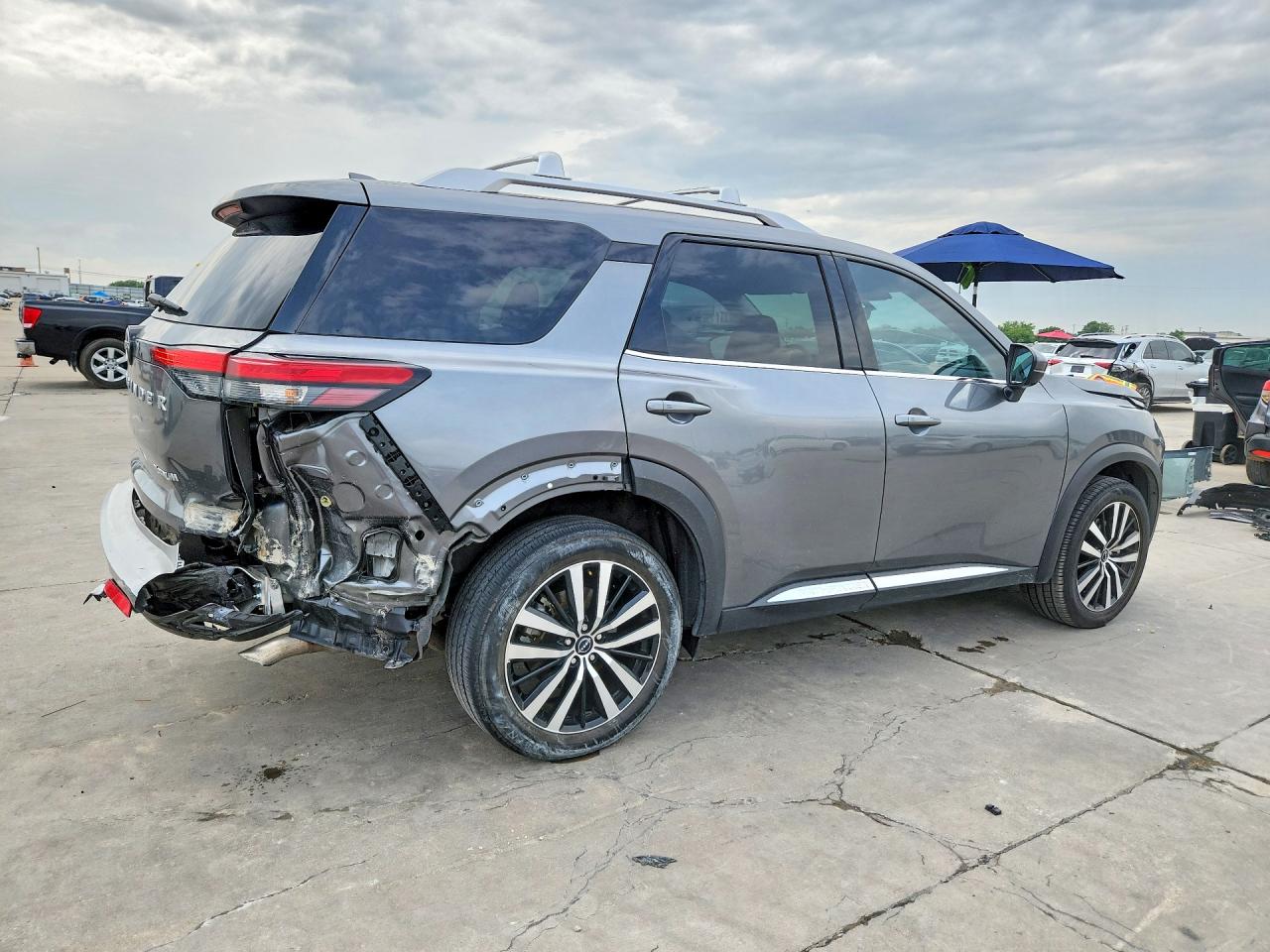 Nissan Pathfinder Platinum
