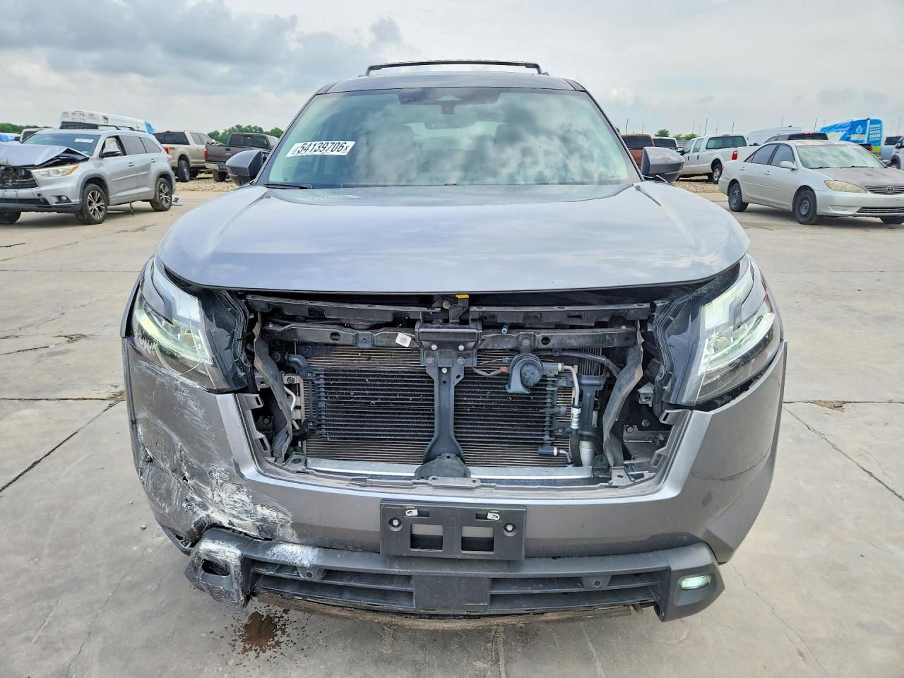 Nissan Pathfinder Platinum