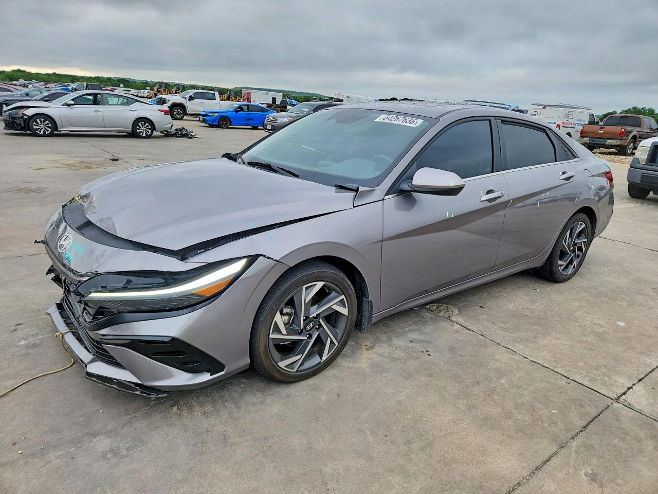 Salvage Hyundai ELANTRA Image