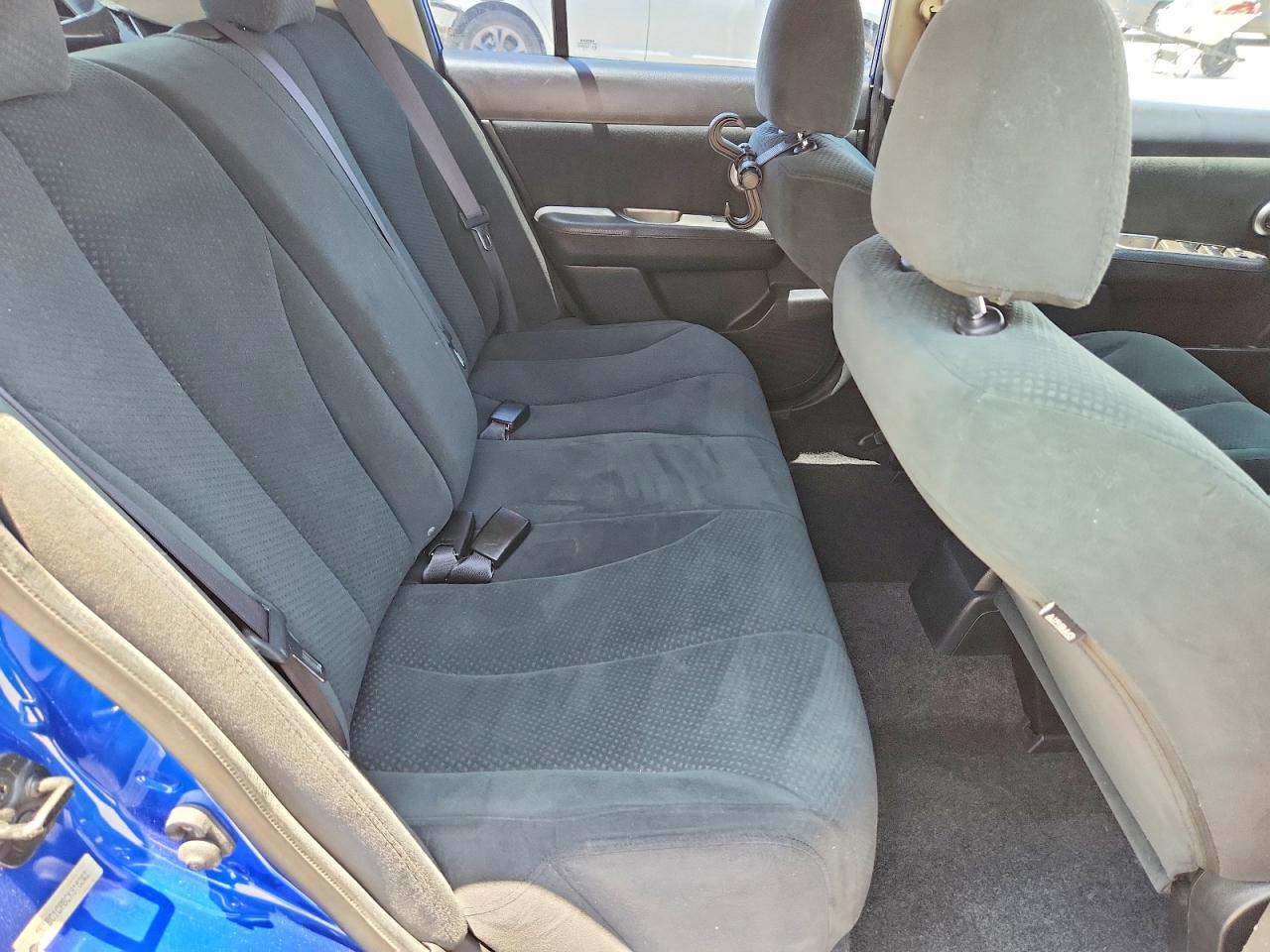 Nissan Versa 1.8 S