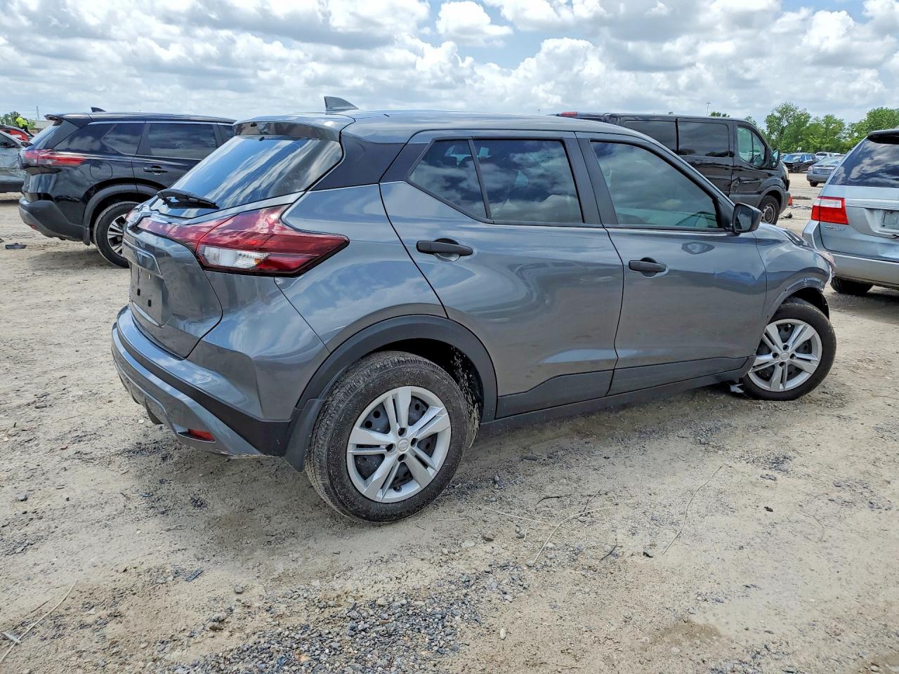 Nissan Kicks S