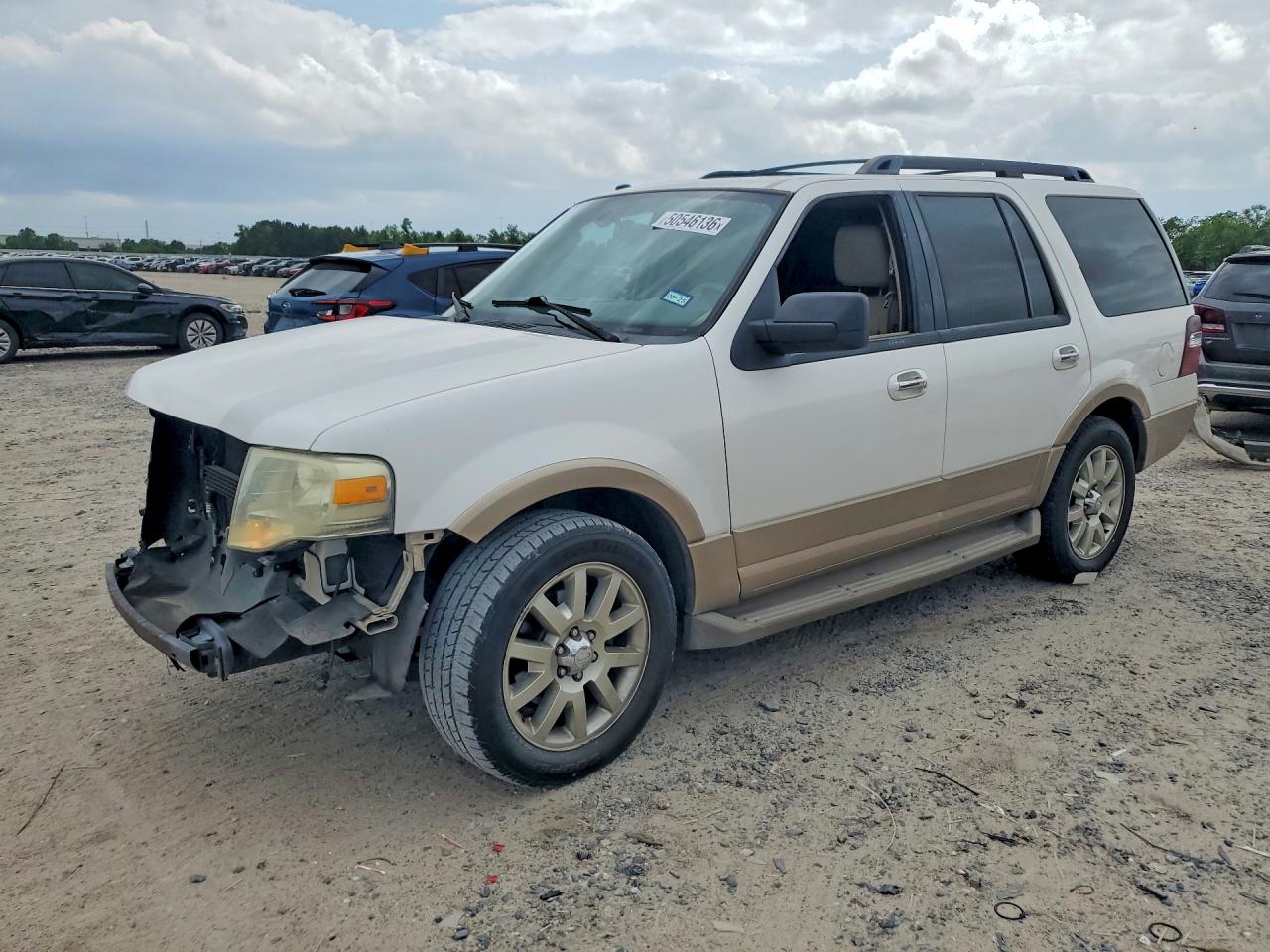 Salvage Ford Expedition Image