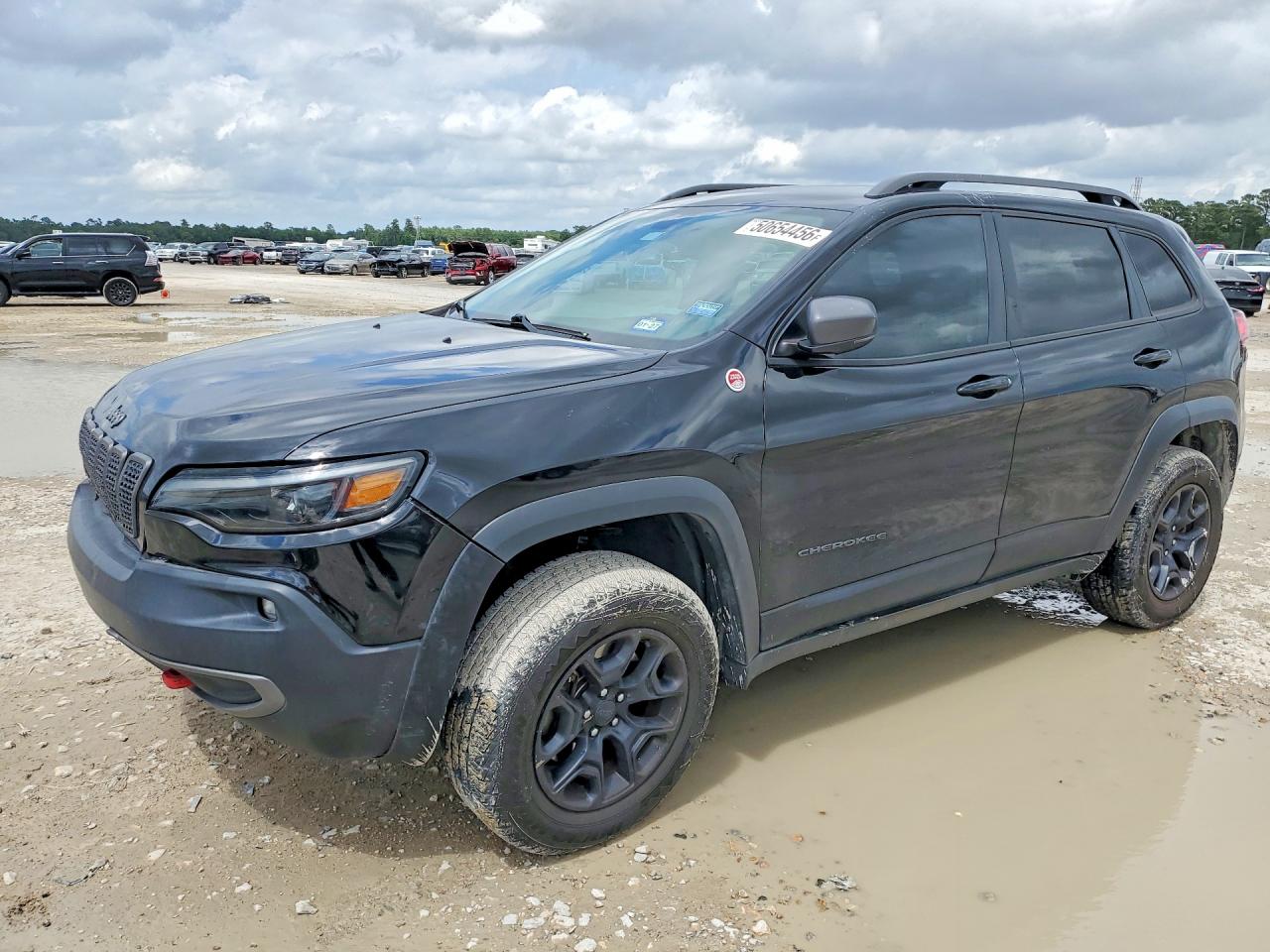 Salvage Jeep Cherokee Image