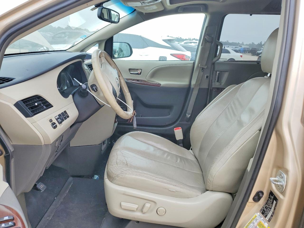 Toyota Sienna Xle 8-passenger