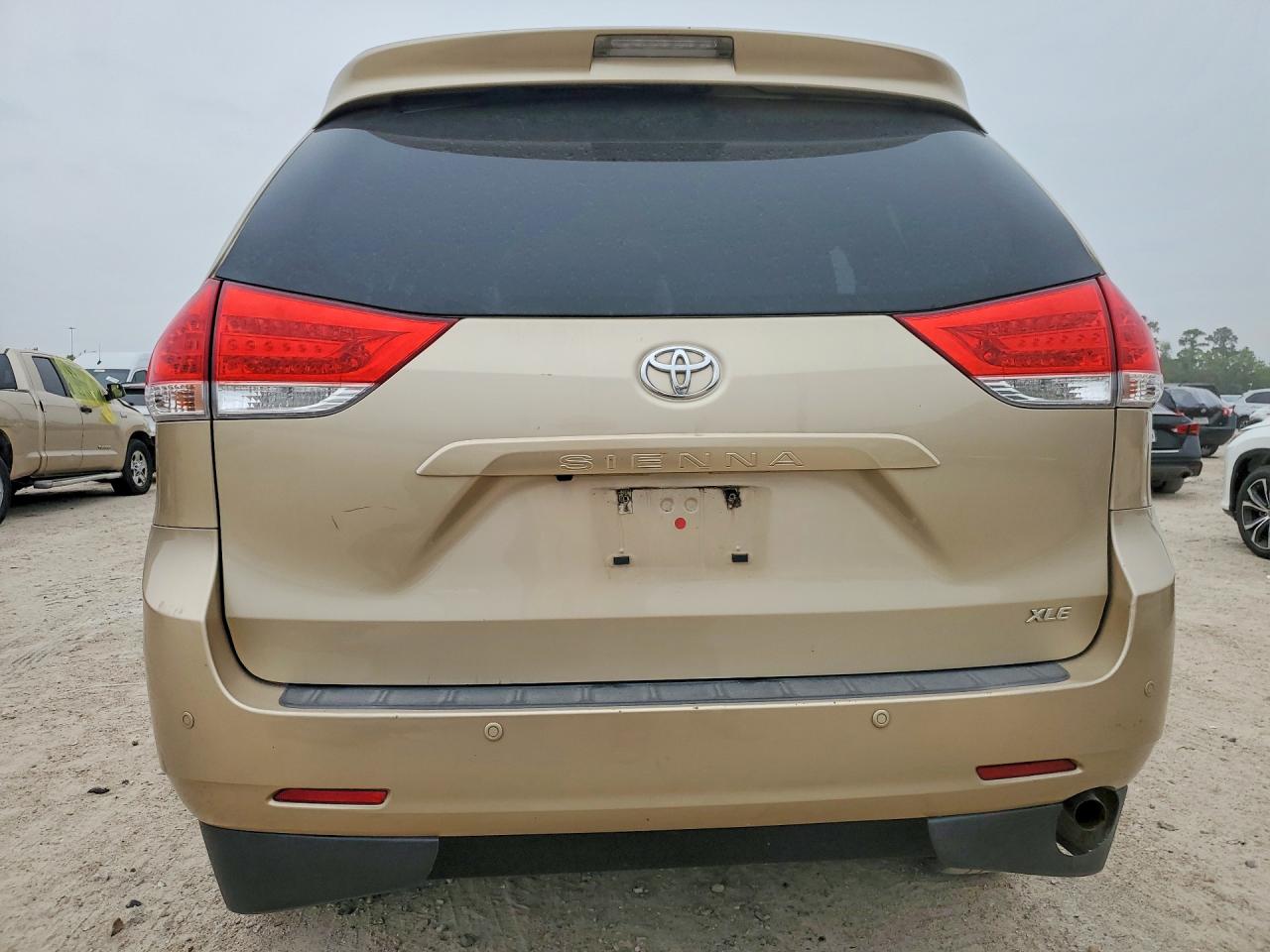 Toyota Sienna Xle 8-passenger